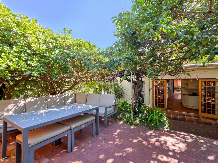 6 Bedroom Property for Sale in Green Point Western Cape